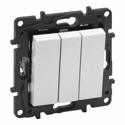 Выключатель трёхклавишный Legrand Niloe Step 863103 белый